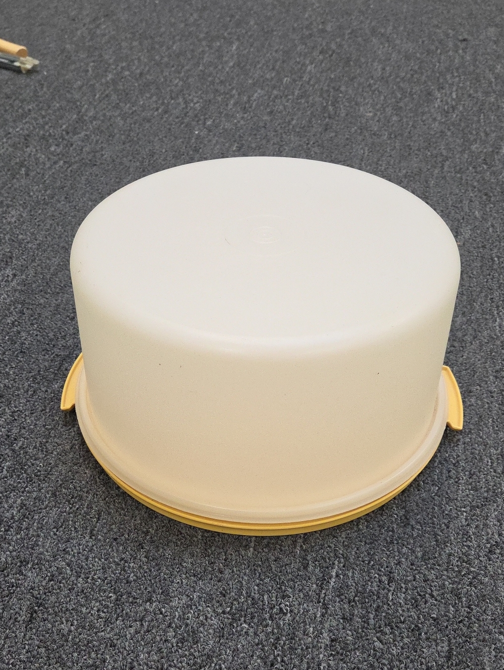 Vintage Tupperware Cake Carrier Round Harvest Gold 12" with Lid